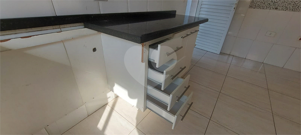 Casa em condominio para locação com 204 m² de área total, com 3 dormitórios 1 suíte 1 closet 2 banh