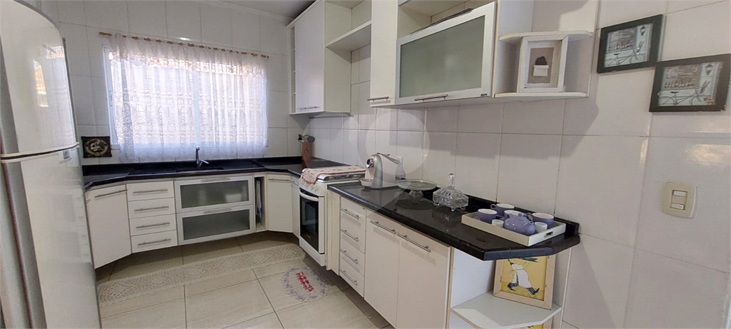 Casa em condominio para locação com 204 m² de área total, com 3 dormitórios 1 suíte 1 closet 2 banh
