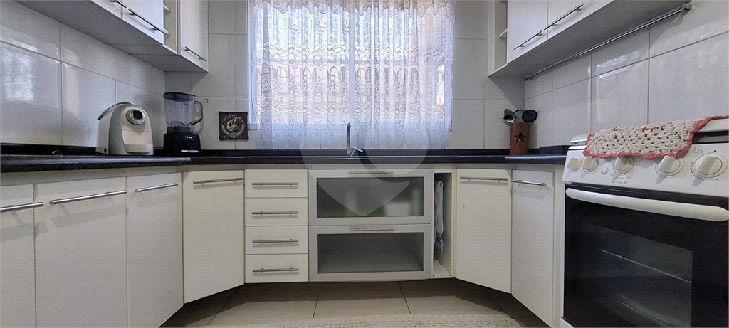 Casa em condominio para locação com 204 m² de área total, com 3 dormitórios 1 suíte 1 closet 2 banh