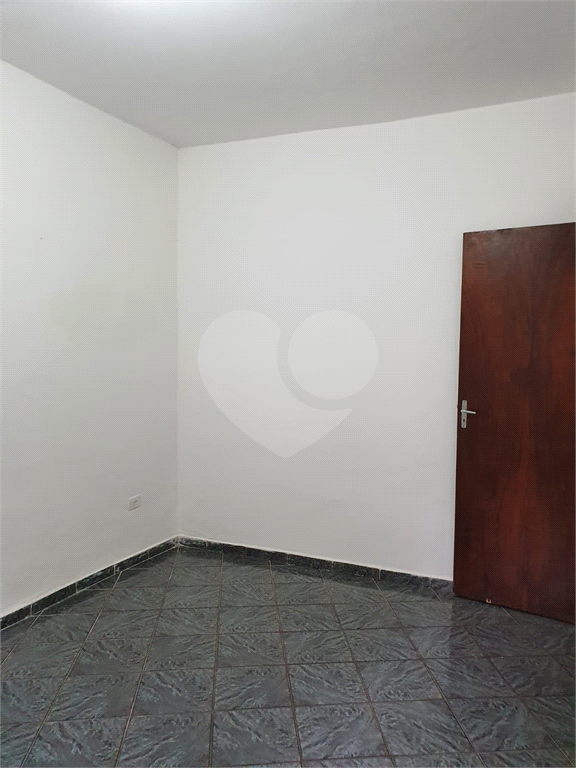 Este imóvel está em um local estratégico, com fácil acesso a diversos serviços, comércio e transporte público,  7 minutos a pé do Supermercado Sonda - Jaçanã, Capela Santo Expedito, escolas entorno,  excelente para investimentos.
