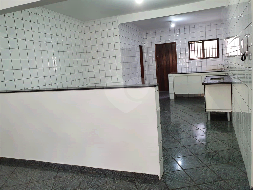 Este imóvel está em um local estratégico, com fácil acesso a diversos serviços, comércio e transporte público,  7 minutos a pé do Supermercado Sonda - Jaçanã, Capela Santo Expedito, escolas entorno,  excelente para investimentos.