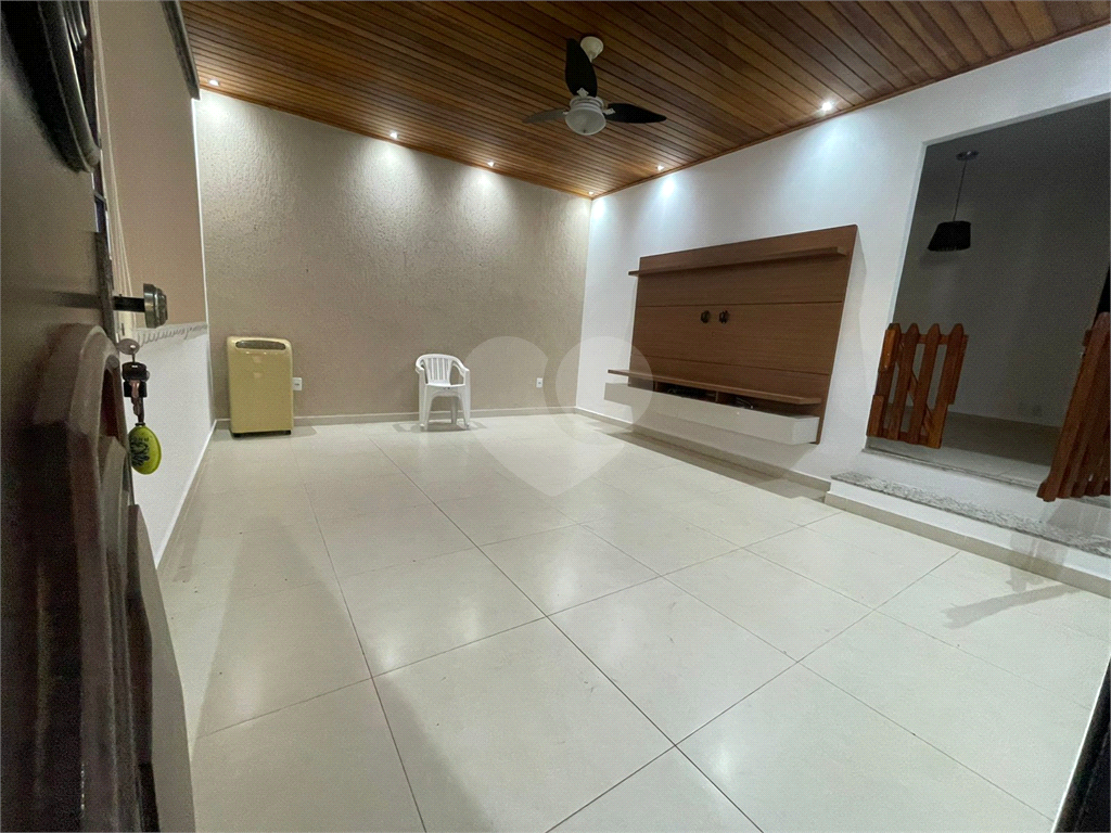 Casa à venda com 3 quartos, 160m² - Foto 1