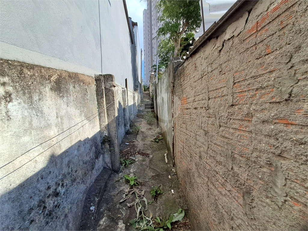 Atenção investidores e construtores! Casa à venda | 400 m² | 2 vagas na Vila Gustavo!  