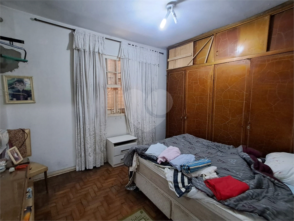 Atenção investidores e construtores! Casa à venda | 400 m² | 2 vagas na Vila Gustavo!  