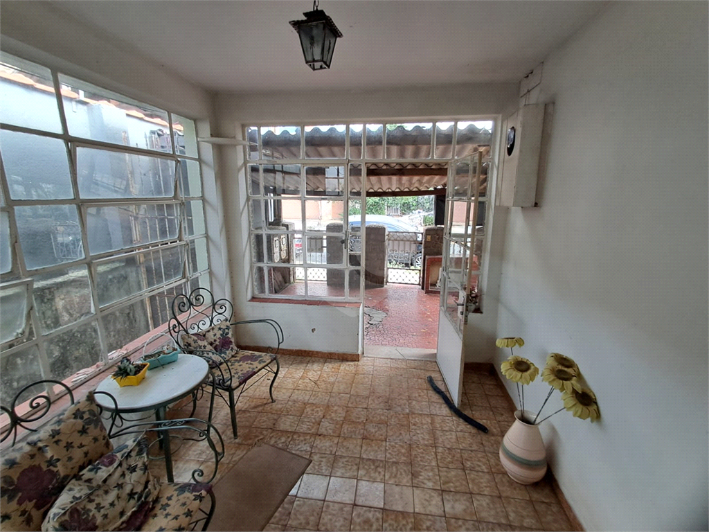 Atenção investidores e construtores! Casa à venda | 400 m² | 2 vagas na Vila Gustavo!  
