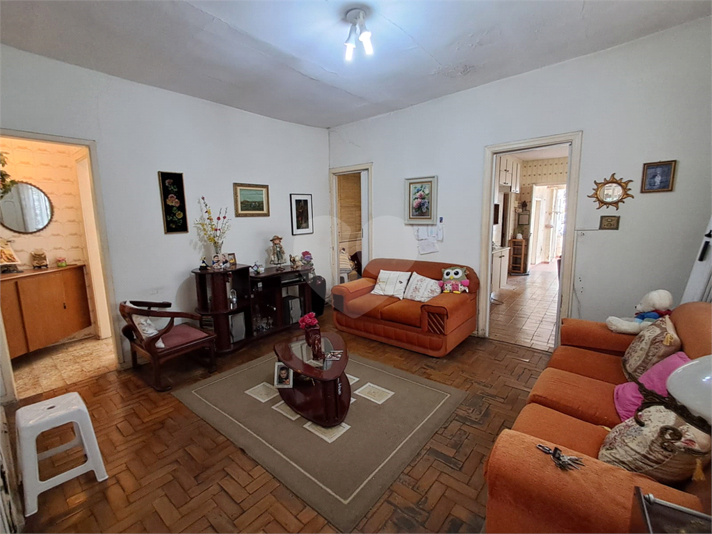 Atenção investidores e construtores! Casa à venda | 400 m² | 2 vagas na Vila Gustavo!  