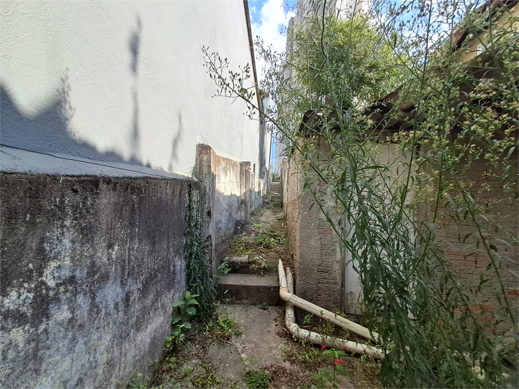Atenção investidores e construtores! Casa à venda | 400 m² | 2 vagas na Vila Gustavo!  