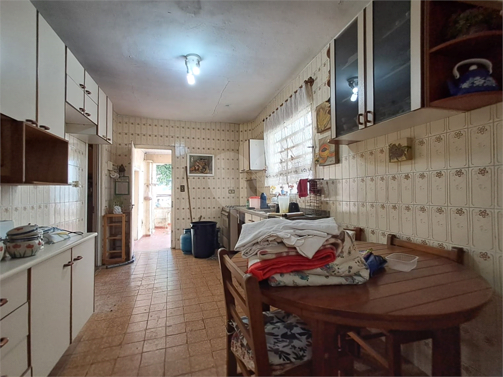 Atenção investidores e construtores! Casa à venda | 400 m² | 2 vagas na Vila Gustavo!  
