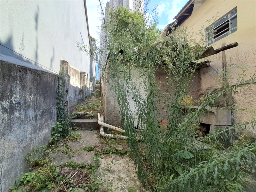 Atenção investidores e construtores! Casa à venda | 400 m² | 2 vagas na Vila Gustavo!  
