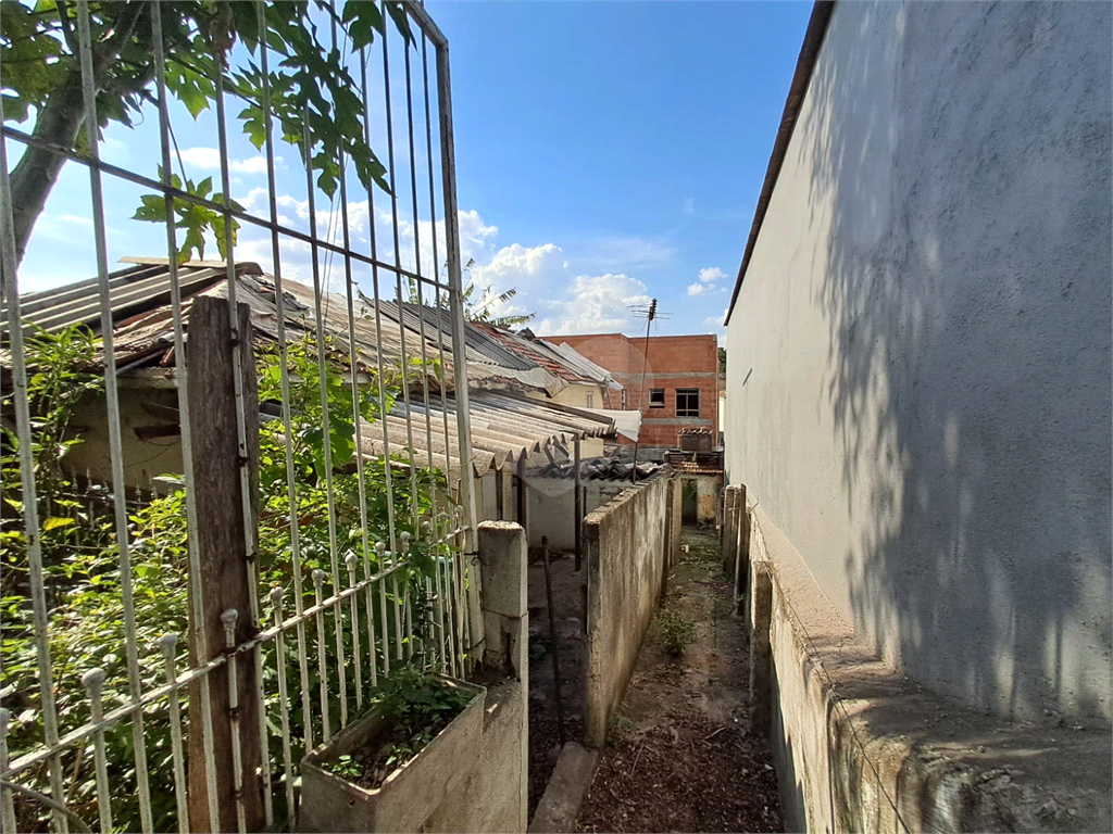 Atenção investidores e construtores! Casa à venda | 400 m² | 2 vagas na Vila Gustavo!  