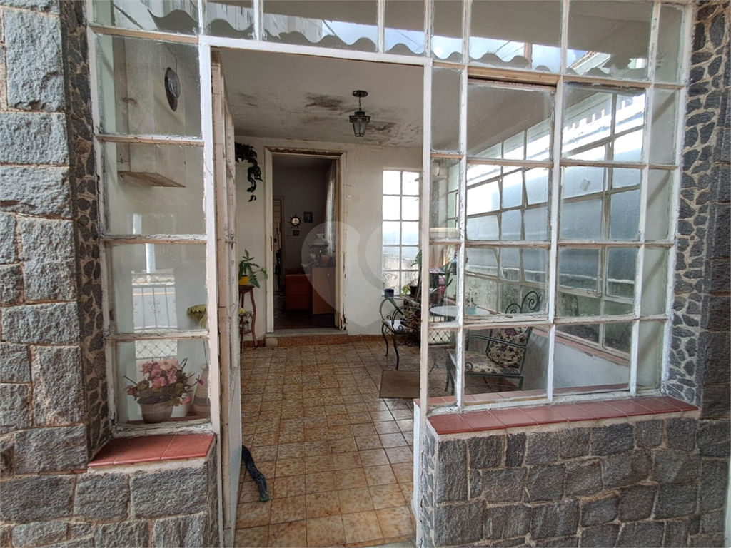 Atenção investidores e construtores! Casa à venda | 400 m² | 2 vagas na Vila Gustavo!  