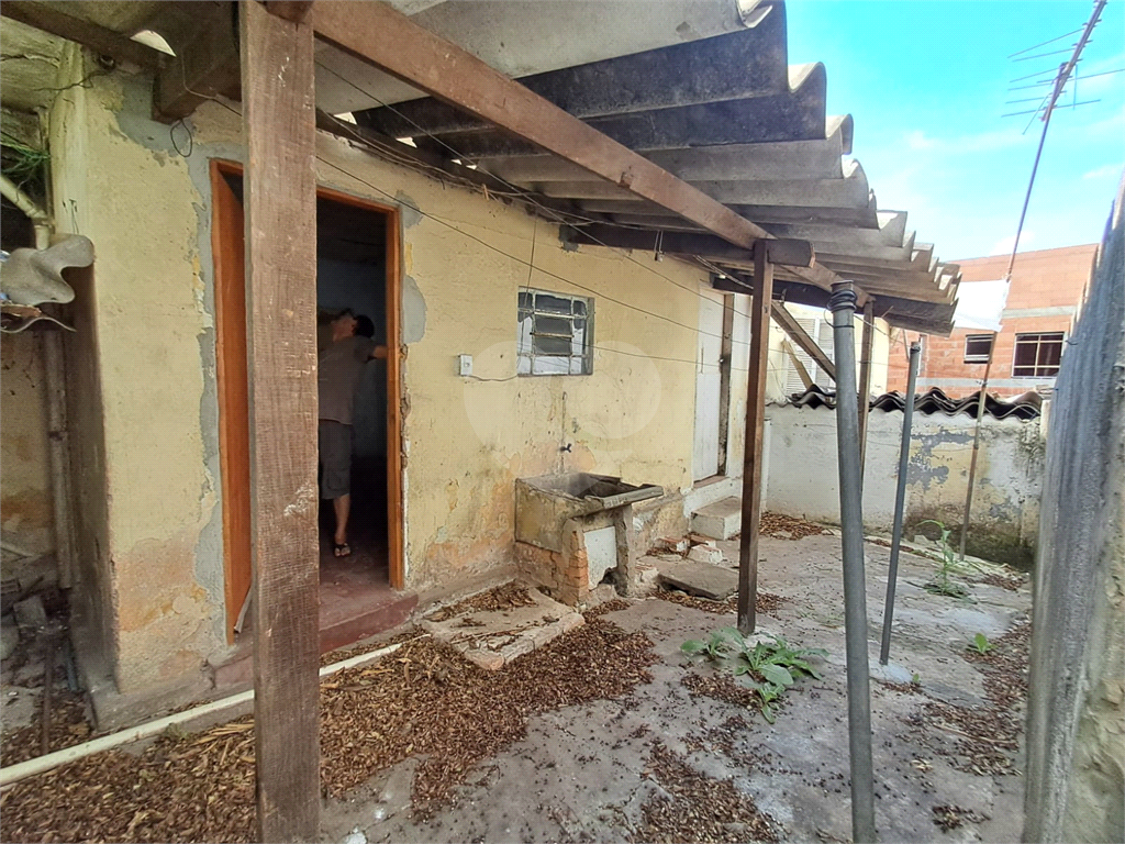 Atenção investidores e construtores! Casa à venda | 400 m² | 2 vagas na Vila Gustavo!  