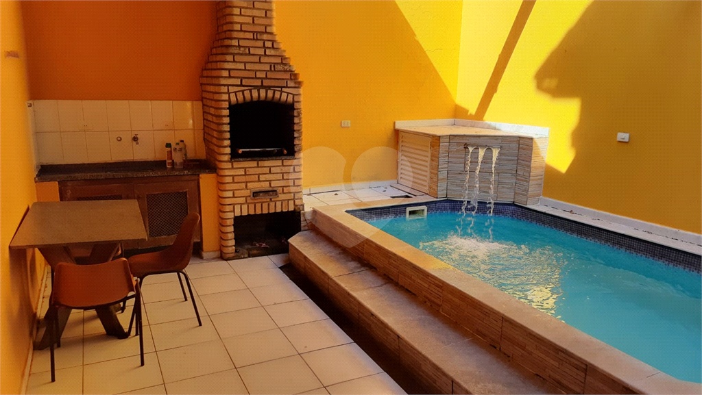 Casa com piscina em Itanhaém