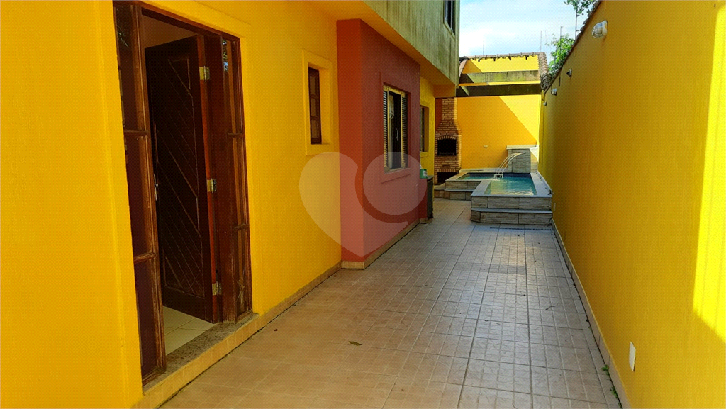 Casa com piscina em Itanhaém