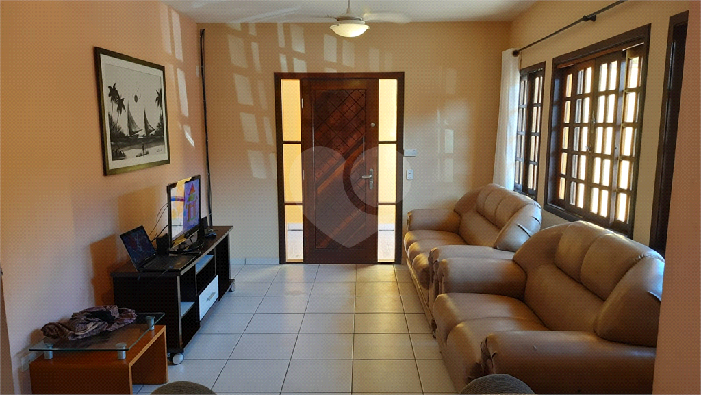 Casa com piscina em Itanhaém