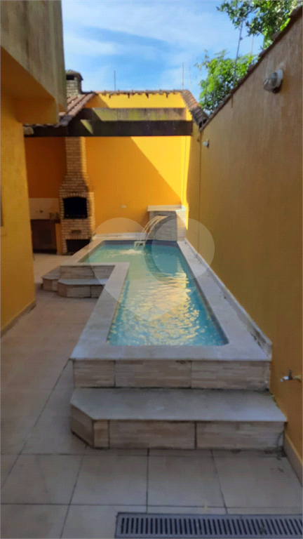 Casa com piscina em Itanhaém