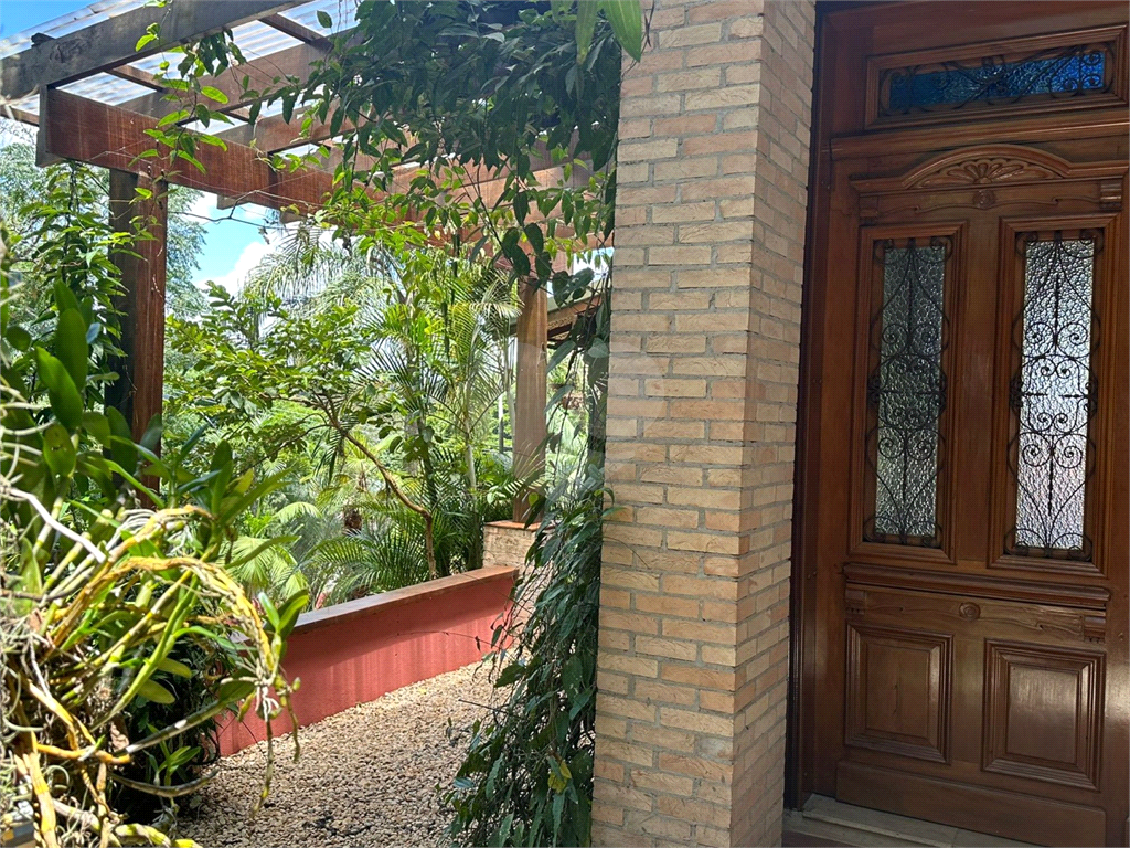 SOBRADO em ARUJÁZINHO I, II E III