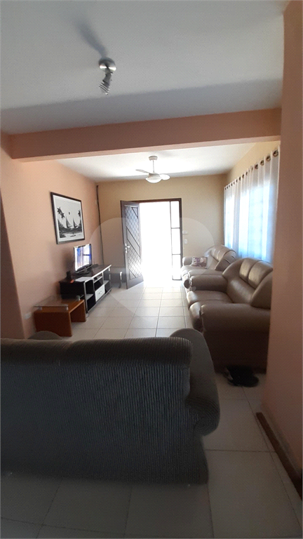 Linda casa em Itanhaem para venda.