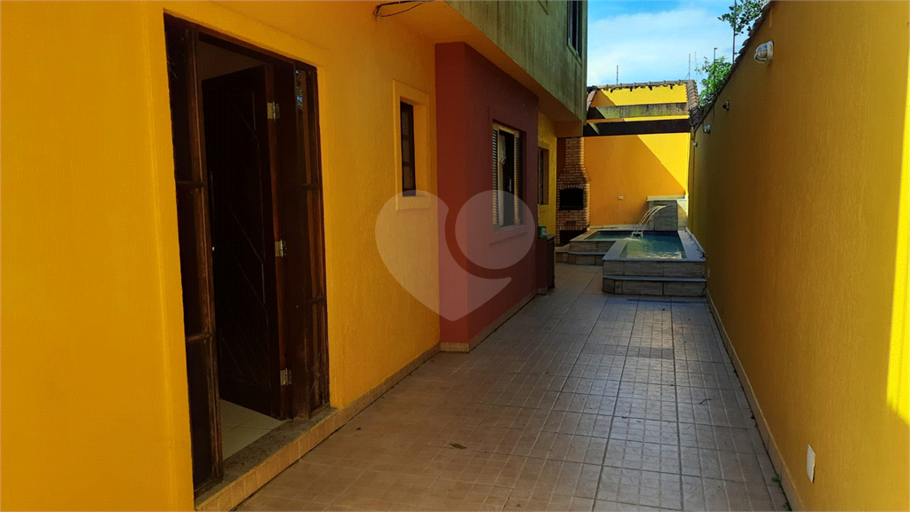 Linda casa em Itanhaem para venda.