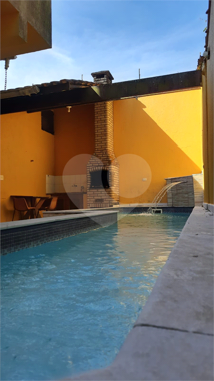 Linda casa em Itanhaem para venda.