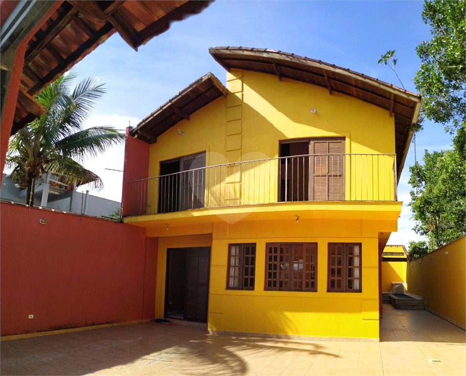 Linda casa em Itanhaem para venda.