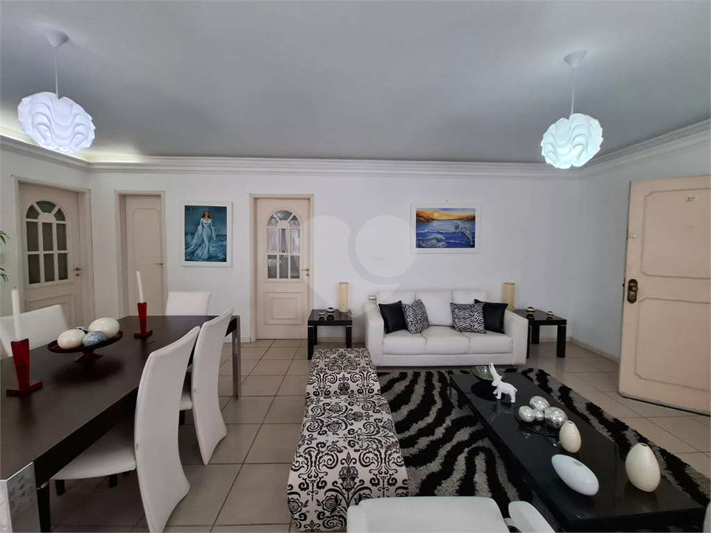 Apartamento no GONZAGA com 140m2, 3 quartos, sendo 1 suíte, sala, cozinha, área de serviço e 2 vagas