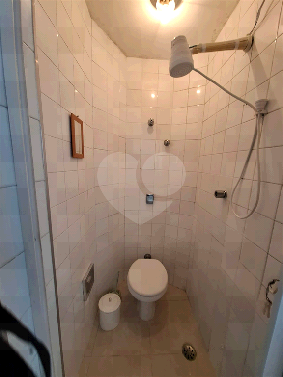 Apartamento no GONZAGA com 140m2, 3 quartos, sendo 1 suíte, sala, cozinha, área de serviço e 2 vagas