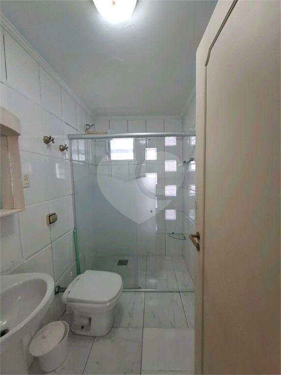 Apartamento no GONZAGA com 140m2, 3 quartos, sendo 1 suíte, sala, cozinha, área de serviço e 2 vagas