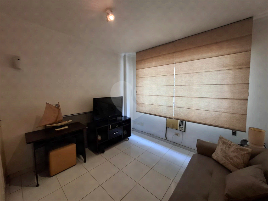 Apartamento no GONZAGA com 140m2, 3 quartos, sendo 1 suíte, sala, cozinha, área de serviço e 2 vagas