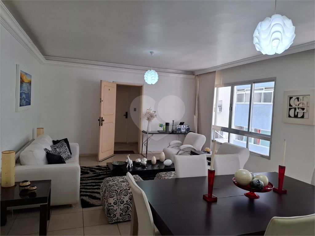 Apartamento no GONZAGA com 140m2, 3 quartos, sendo 1 suíte, sala, cozinha, área de serviço e 2 vagas