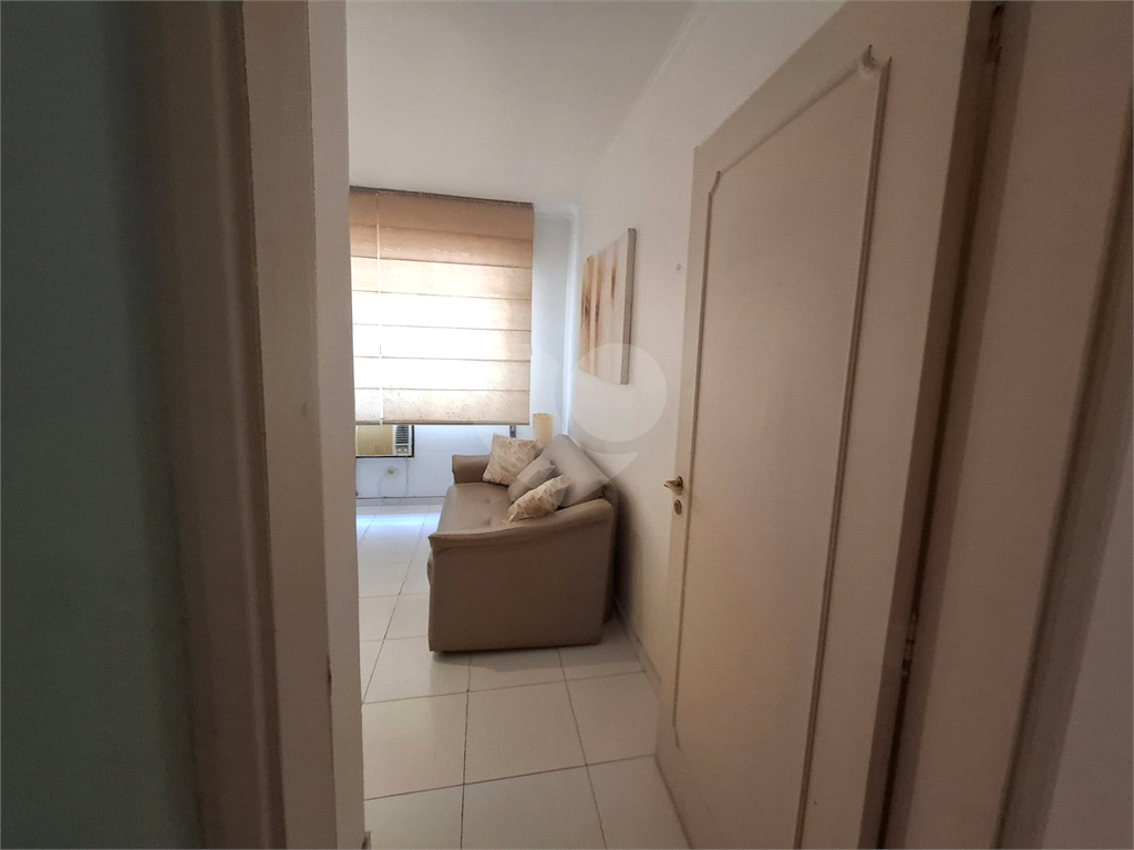 Apartamento no GONZAGA com 140m2, 3 quartos, sendo 1 suíte, sala, cozinha, área de serviço e 2 vagas