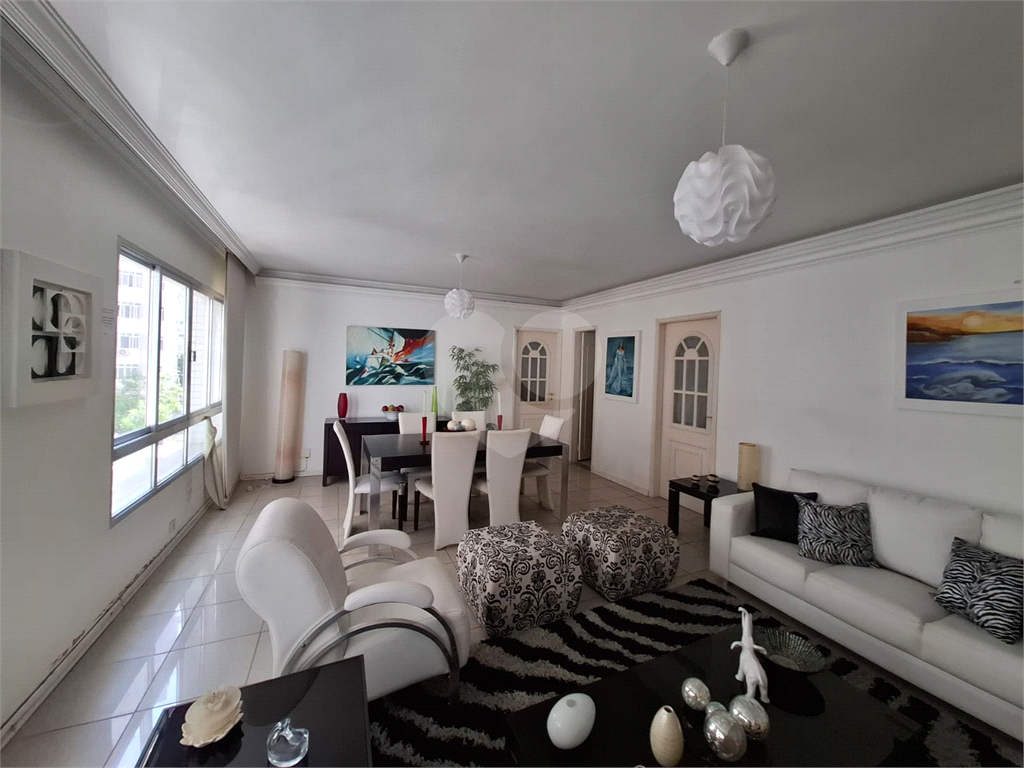 Apartamento no GONZAGA com 140m2, 3 quartos, sendo 1 suíte, sala, cozinha, área de serviço e 2 vagas