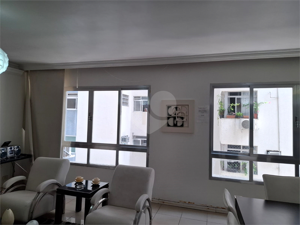 Apartamento no GONZAGA com 140m2, 3 quartos, sendo 1 suíte, sala, cozinha, área de serviço e 2 vagas