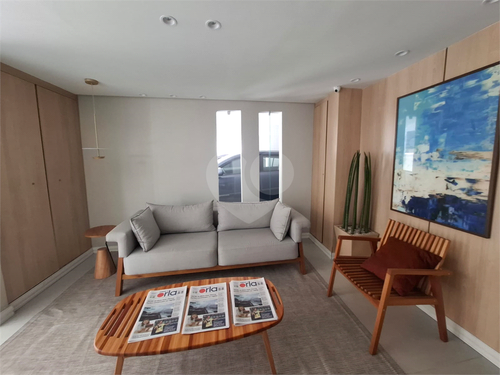 Apartamento no GONZAGA com 140m2, 3 quartos, sendo 1 suíte, sala, cozinha, área de serviço e 2 vagas