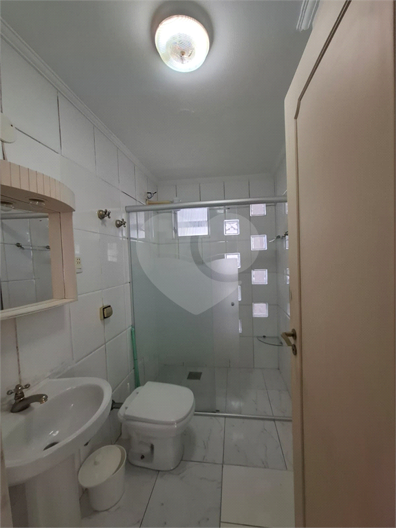 Apartamento no GONZAGA com 140m2, 3 quartos, sendo 1 suíte, sala, cozinha, área de serviço e 2 vagas