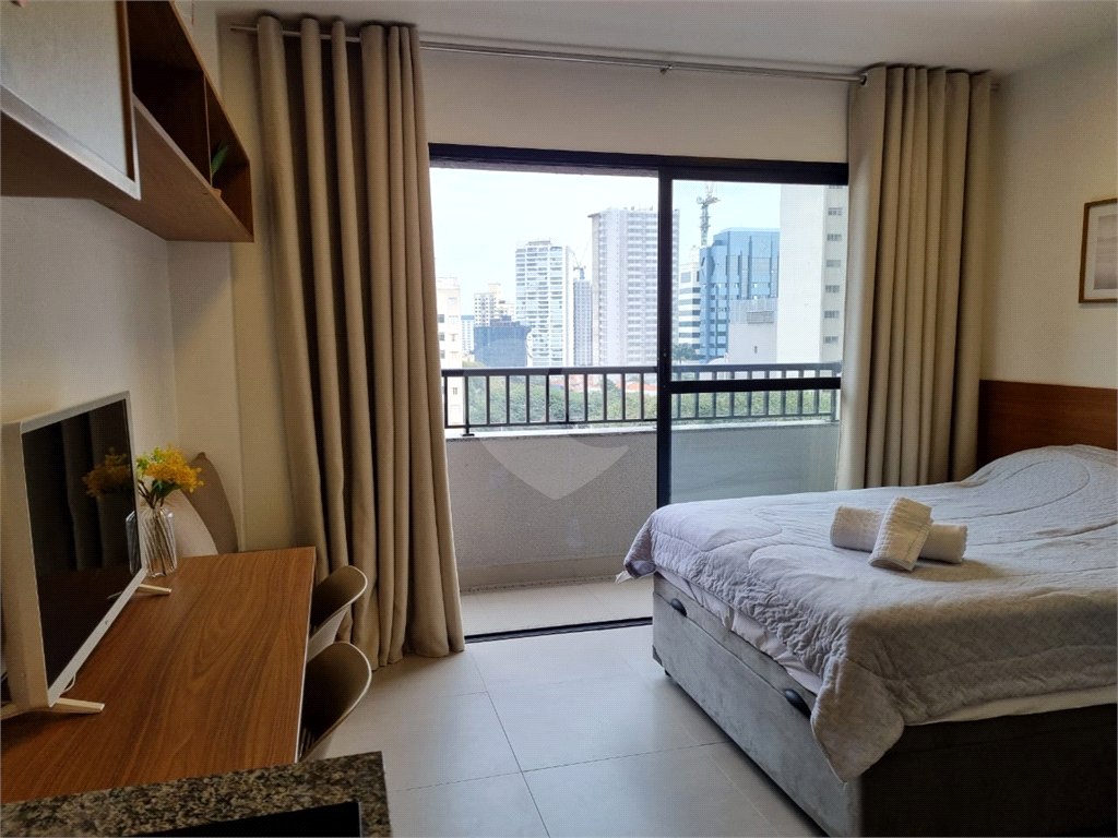 APARTAMENTO em PINHEIROS