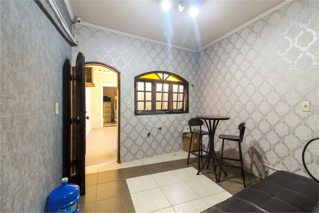 casa comerciail com 5 salas 2 banheiros e 1 refeitório