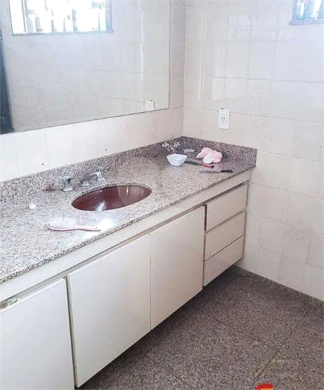 Sobrado com 5 Quartos  4 banheiros 1 suite e 4 vagas de garagem 