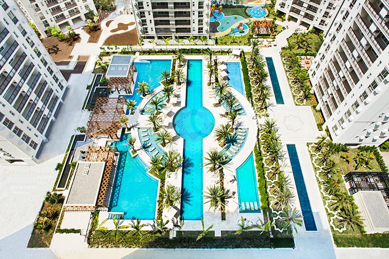 Piscina vista aérea