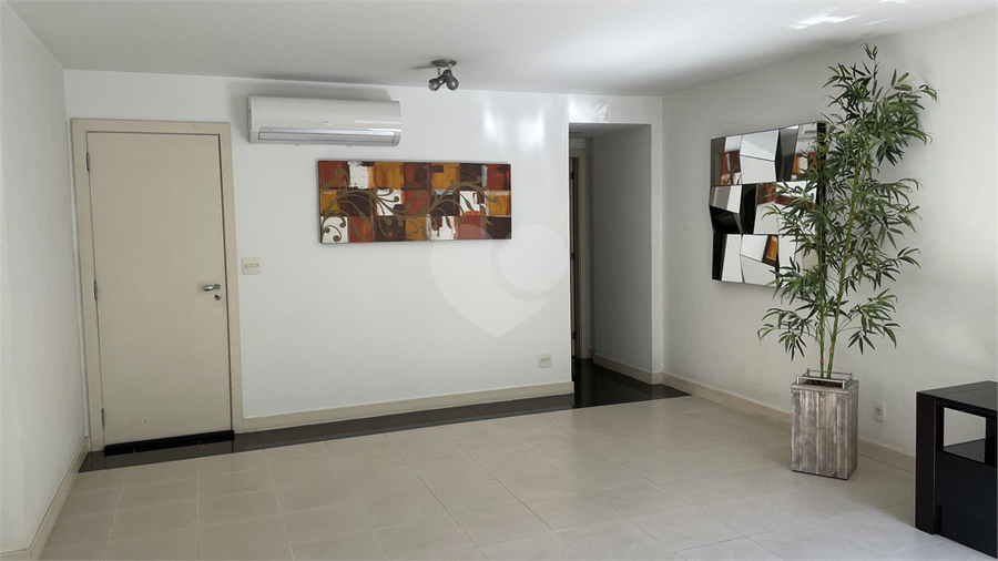 Foto REO1024087