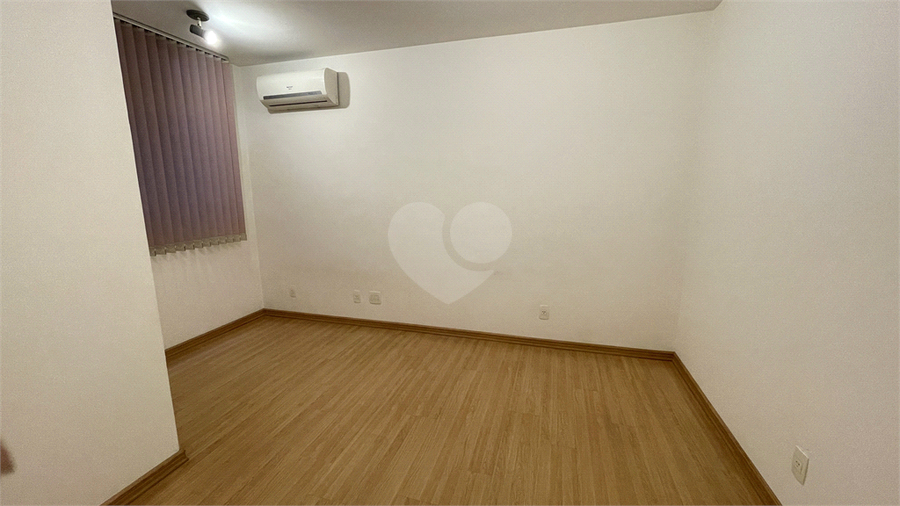 Foto REO1024087