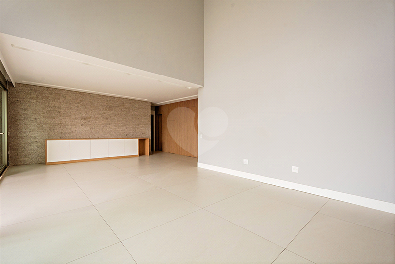 Foto REO1024333