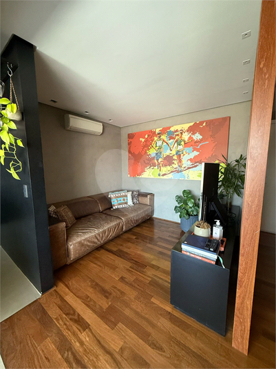 Foto REO1024437