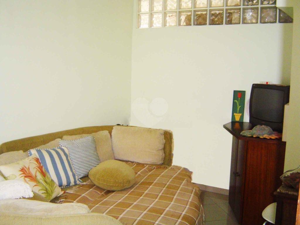 Apartamento amplo, sala p 3 ambientes com sacada, 4 dormitórios, sendo 1 suíte repleto de armários, copa e cozinha, 2 vagas