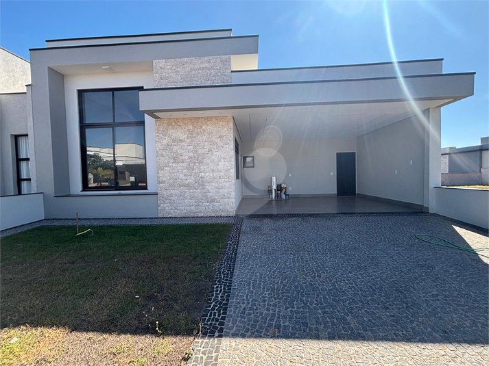 Foto REO1053201