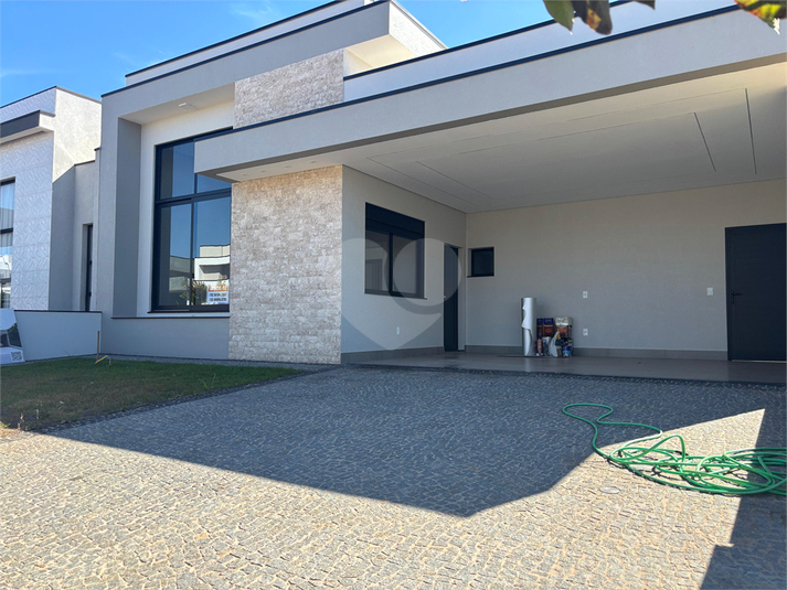 Foto REO1053201