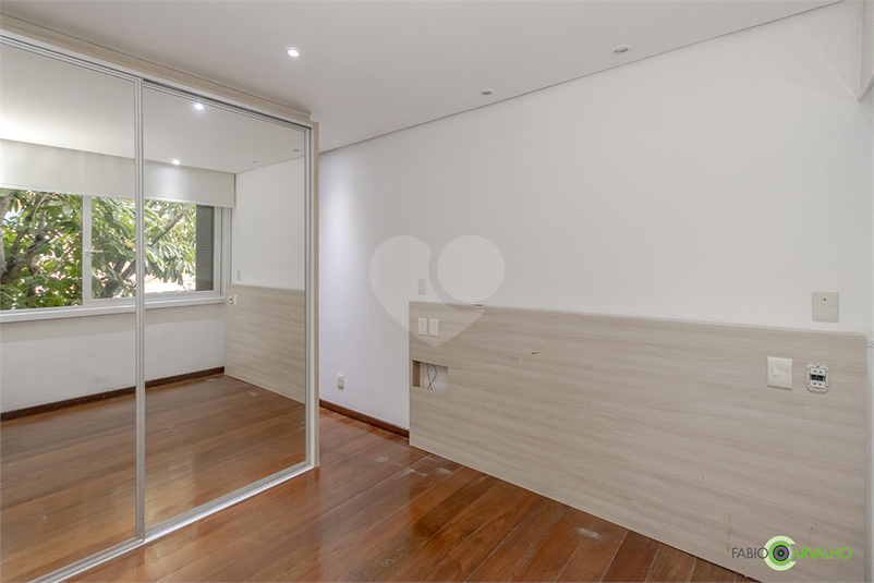 Venda Triplex Porto Alegre Rio Branco REO1055479 36