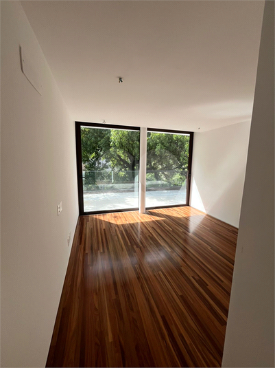 Foto REO1061576