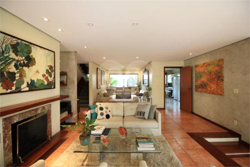 Sala com lareira