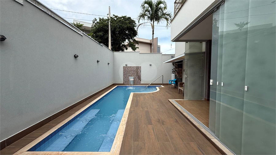 Foto REO1064504